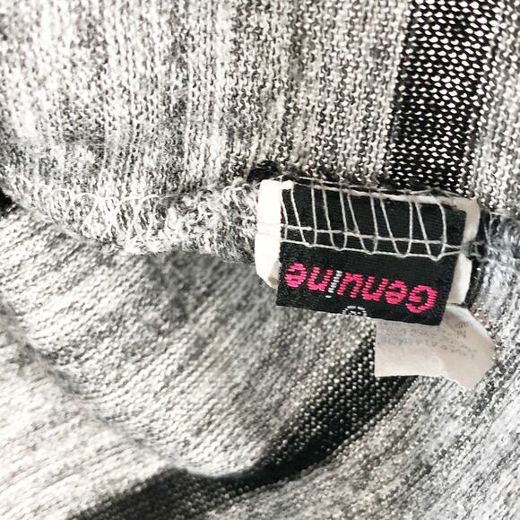 Volcom Girls Size 10 Sweater Grey Stripe Long Sleeve Small Top Knit Soft - Picture 4 of 4